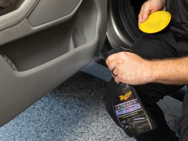 Спрей для консервации салона Meguiar's Ultimate Protectant Longest Lasting