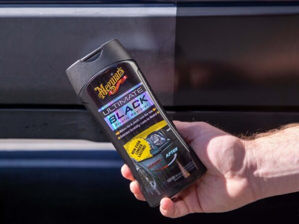 Чернения внешнего пластика Meguiar's Ultimate Black Plastic Restorer Lotion