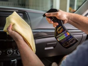 Спрей для ухода за салоном Meguiar's Ultimate Interior Detailer