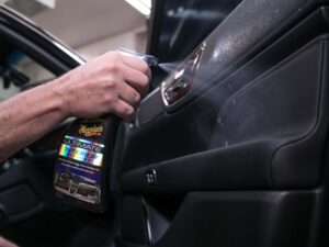 Спрей для ухода за салоном Meguiar's Ultimate Interior Detailer
